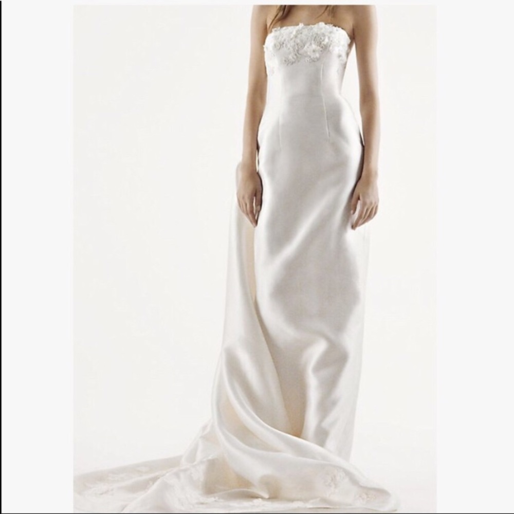 Vera Wang ivory strapless Wedding Gown size 4